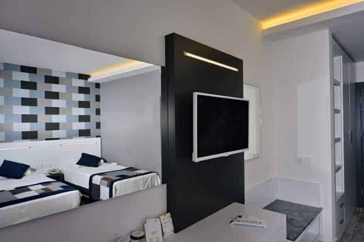 Smartline White City Beach Hotel